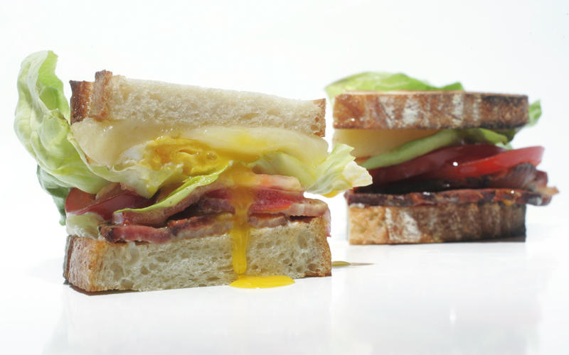 'Spanglish' BLT with fried egg and melted cheese