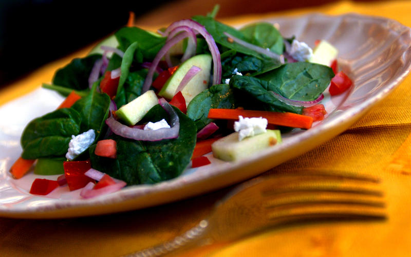 Apple and Spinach Salad (Ensalada de Manzana y Espinaca)