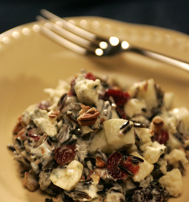 Apple-wild rice salad with blue cheese and Calvados dressing