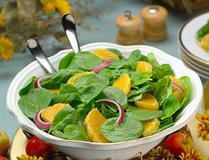 Baby Spinach Salad with Mandarin Orange and Red Onions