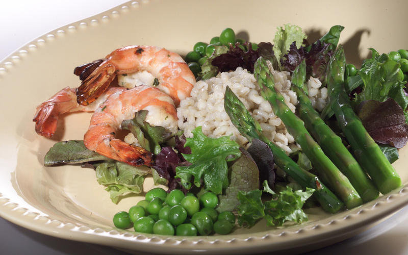 Balsamic shrimp and asparagus salad