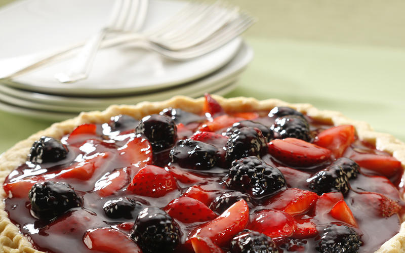 Boysenberry-strawberry glazed pie