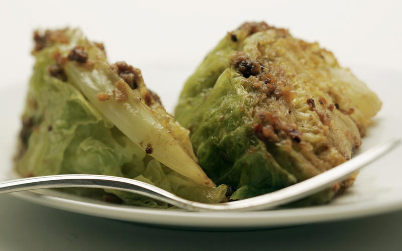Braised savoy cabbage with anchovies