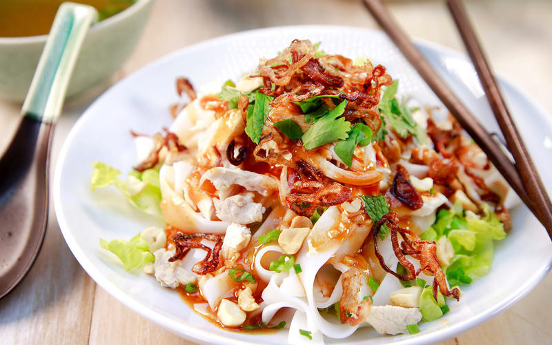 Chicken pho noodle salad (phở gà trộn)