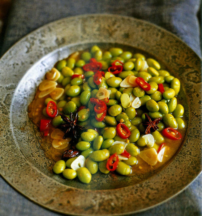 Chile-hot bright green soybeans with garlic
