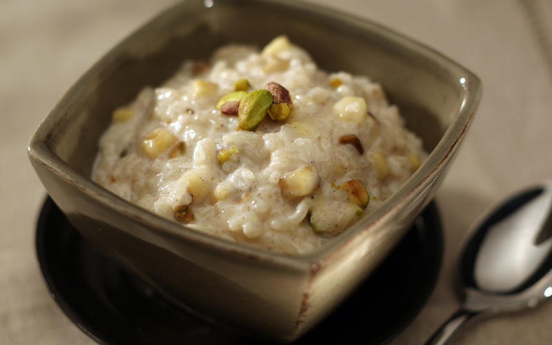 Chilled banana and pistachio rice pudding