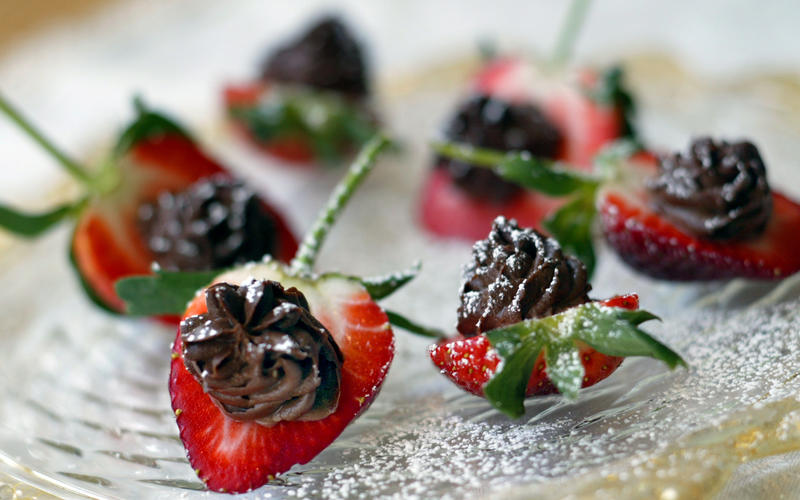 Chocolate mascarpone strawberries