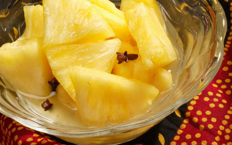 Cochin pineapple-clove dessert