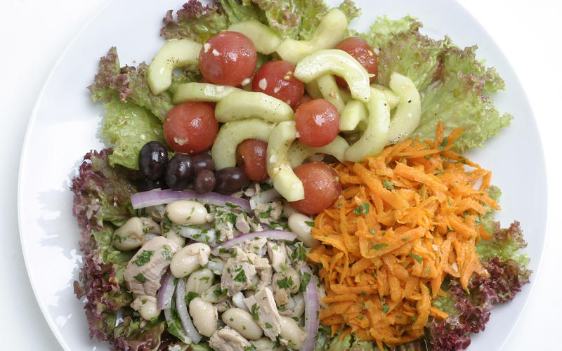 Composed salad with tuna and cannellini beans