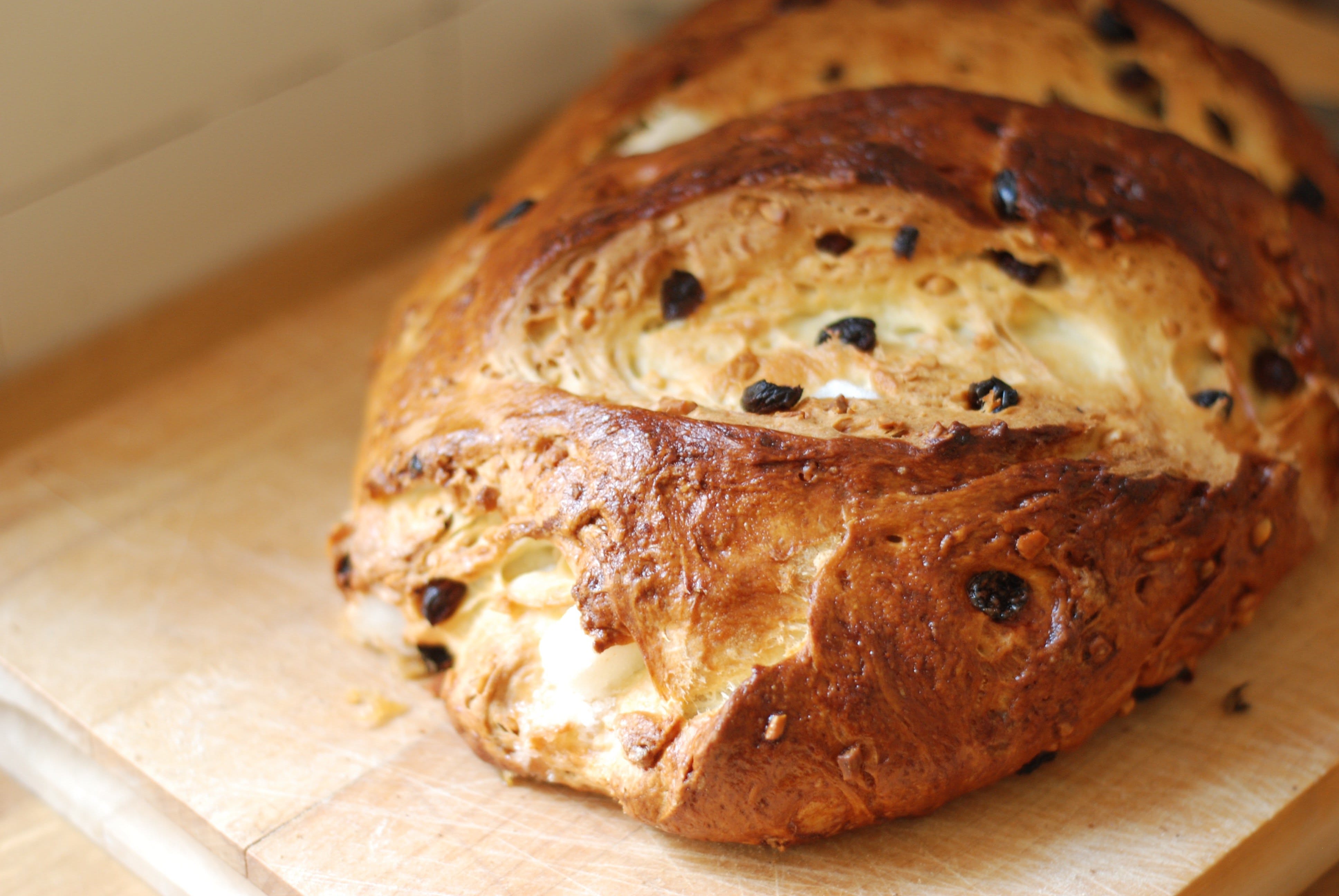 Easter Bread with Raisins and Sugar Cubes