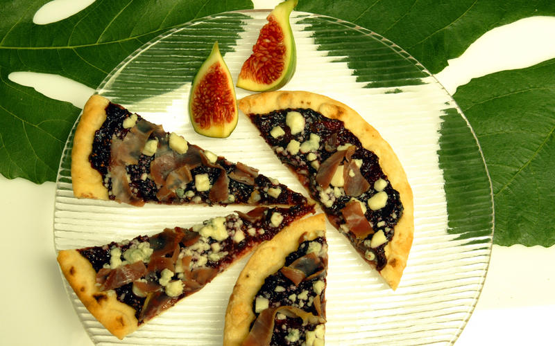 Fig, prosciutto and blue cheese pizzas