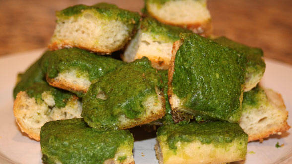 Green Gobble-‘Ems Garlic Bread Chunks