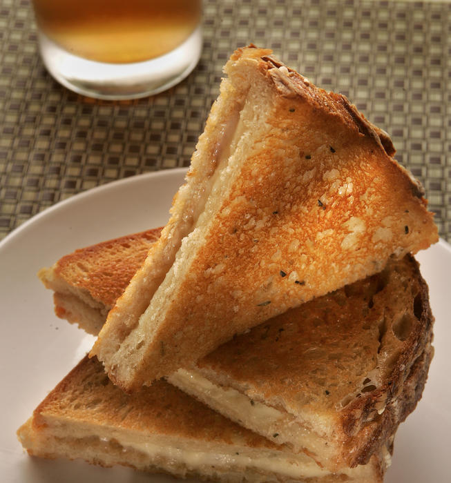 Grilled cheddar cheese with apple butter