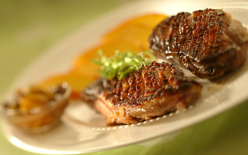 Grilled duck breasts with fresh ginger-peach chutney