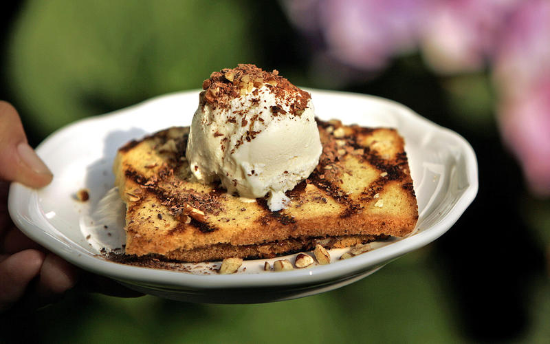 Grilled Nutella and pecan pound cake 'sandwiches'