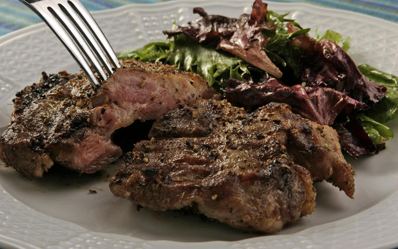 Grilled pork steaks with fennel