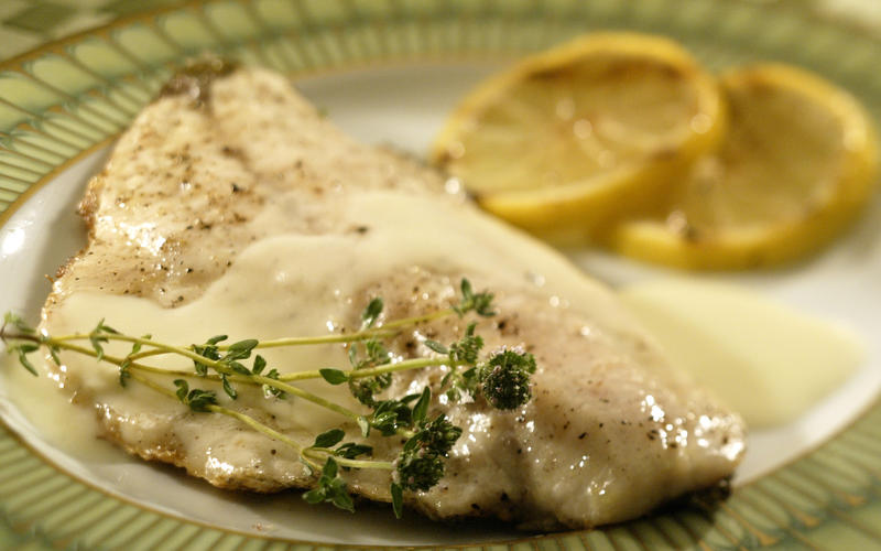 Grilled sea bass in Italian Champagne sauce (le bar grille a l'Italienne)
