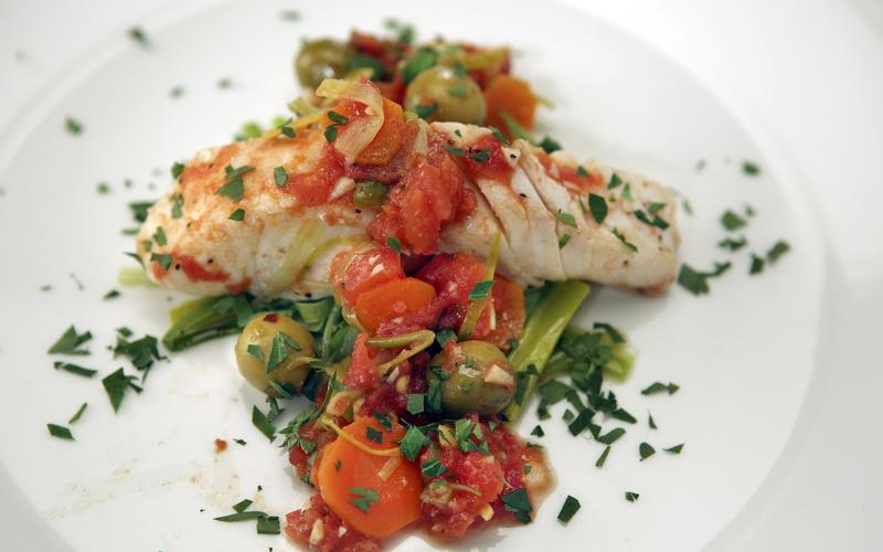 Halibut with leeks, tomatoes and olives