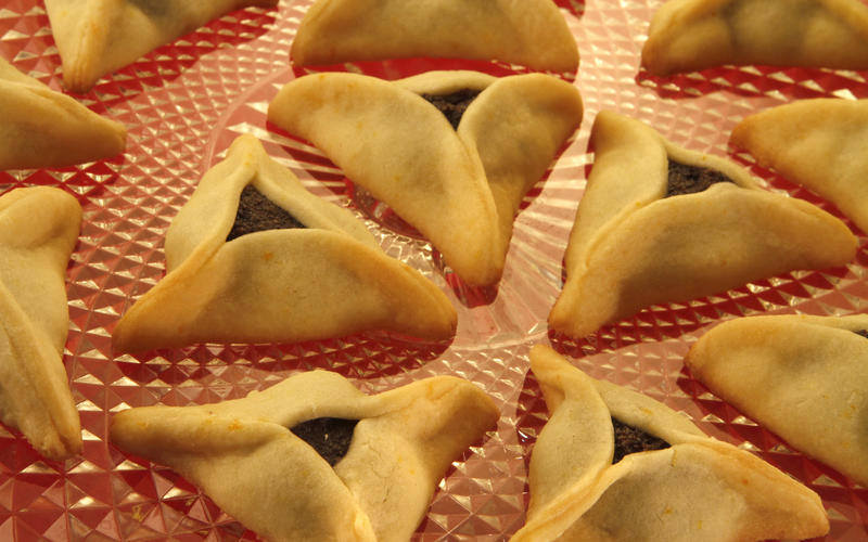 Hamantaschen with poppyseed filling