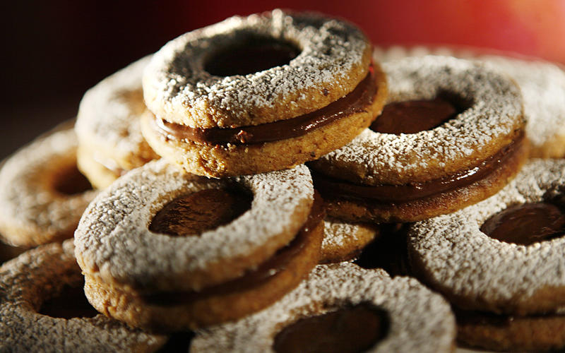 Hazelnut-chocolate Linzer cookies