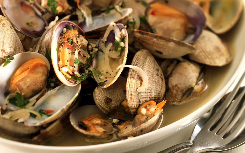Hudson's steamed Manila clams