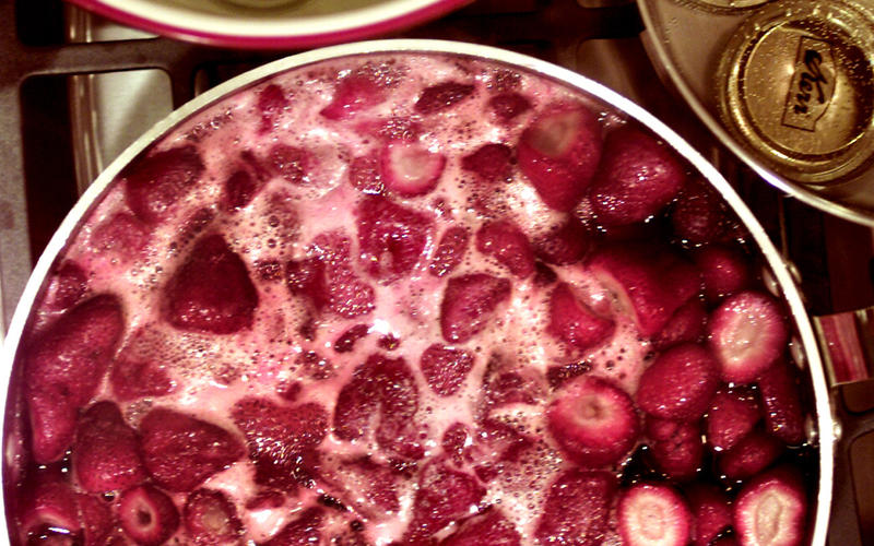 Hurry-up slow-cooked strawberry preserves