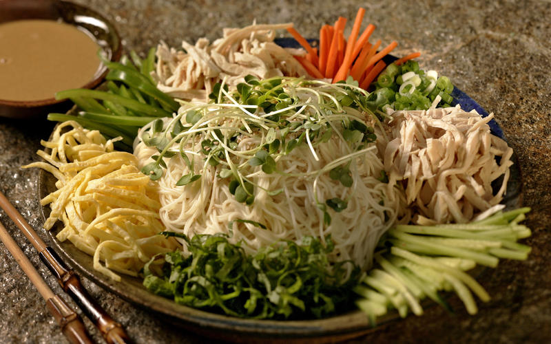 Iced somen noodles with chicken and vegetables with spicy ginger sesame sauce
