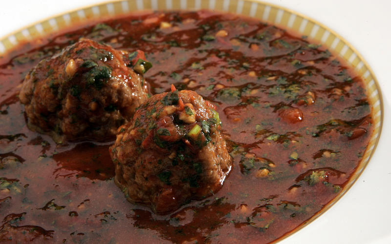 Kibbeh bi'kizabrath (cilantro-tomato soup with Syrian meatballs)
