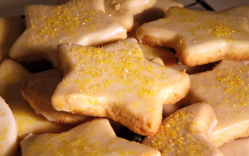 Lemony moons and stars