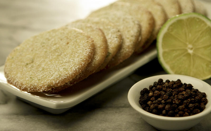 Lime and black pepper cookies