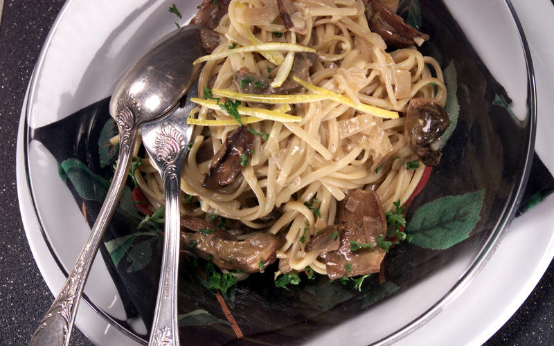 Linguine With Mushrooms, Garlic and Lemon