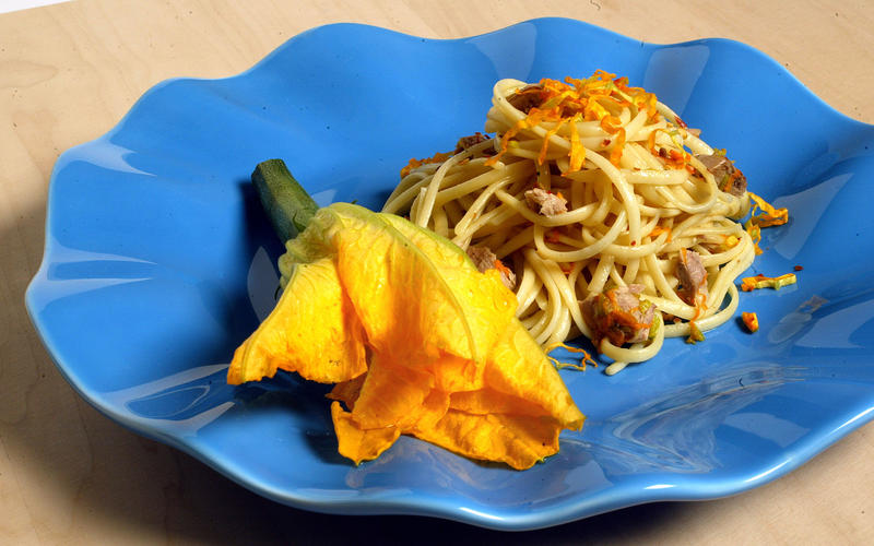 Linguine with tuna and squash blossoms