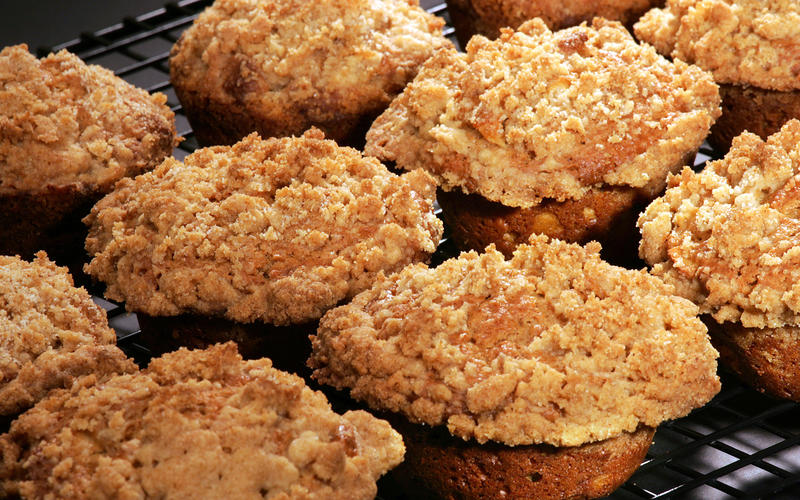 Mesquite apple muffins with streusel topping