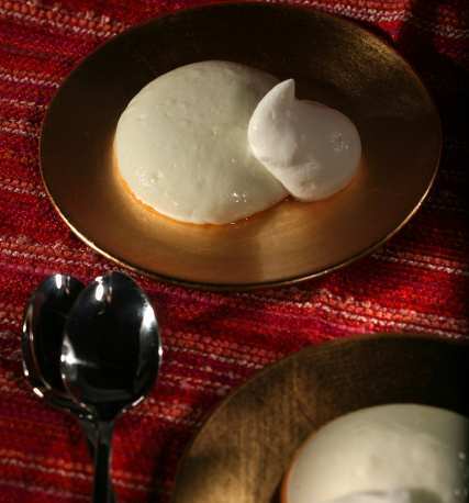 Muhallebi (ground rice pudding)