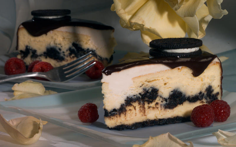 Oreo Cheesecake with chocolate glaze