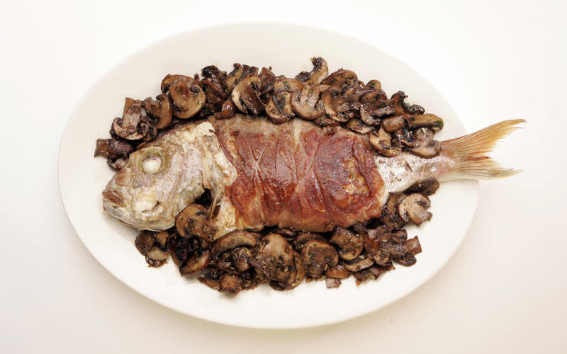 Pan-roasted fish with prosciutto and mushrooms