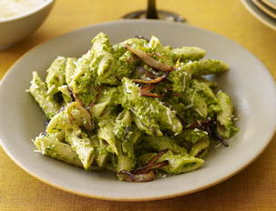 Pasta with Hazelnut-Spinach Pesto