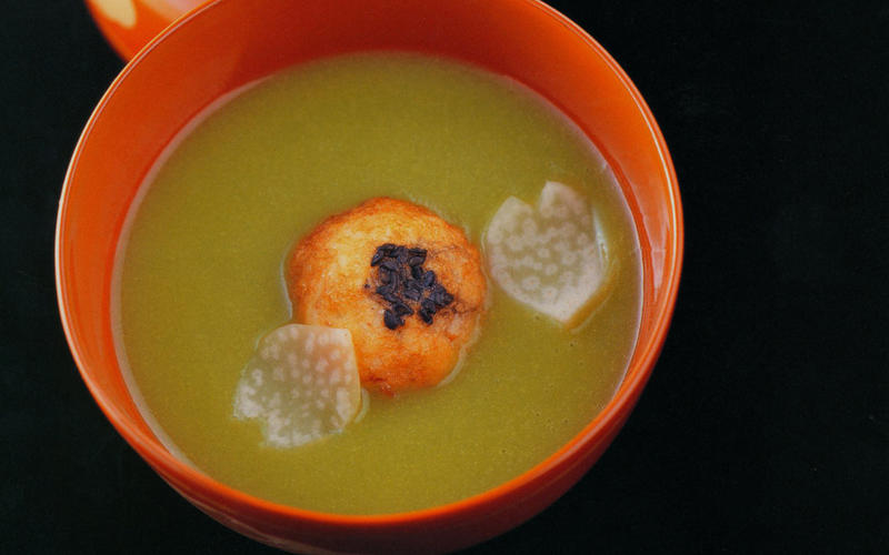 Pea soup with shrimp balls