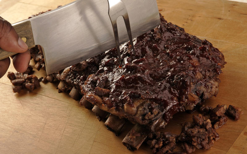 Pecan-crusted spareribs with Kentucky bourbon barbecue sauce