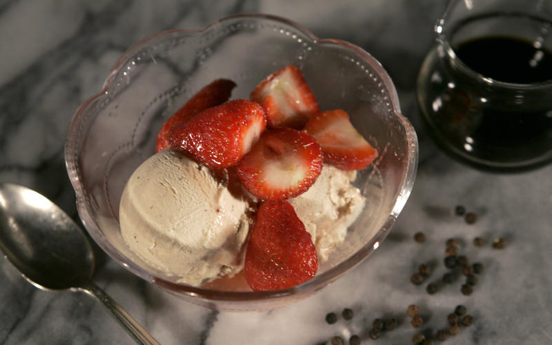 Peppered balsamic ice cream with fresh strawberries