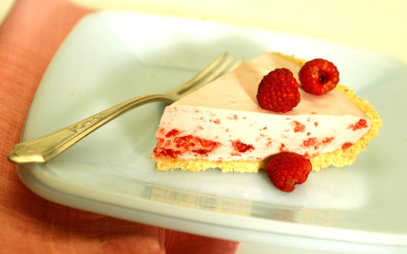 Raspberry wine pie
