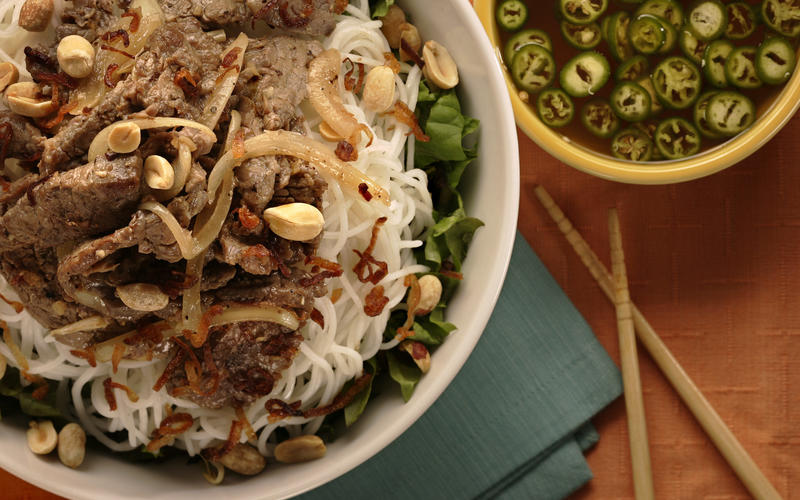 Rice noodle bowl with stir-fried beef (bun thit bo xao)