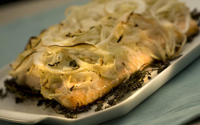 Roasted salmon with marinated fennel and thyme