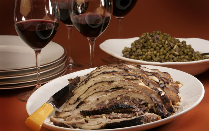 Rubuh' (roast veal stuffed with spiced ground meat and rice)