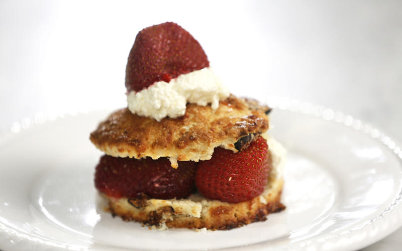 Scones with roasted strawberries