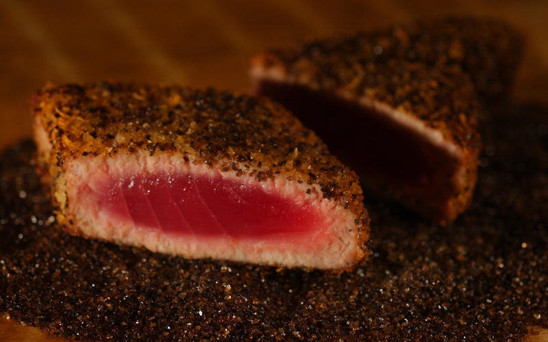 Seared tuna with smoked black pepper