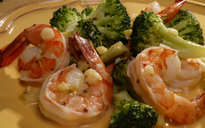 Shrimp with broccoli