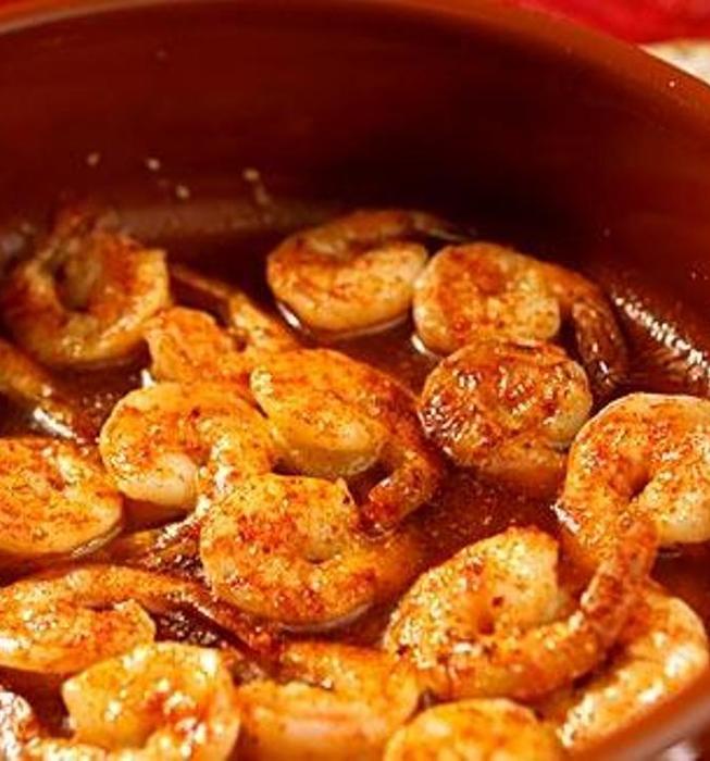 Sizzling shrimp with garlic and hot pepper