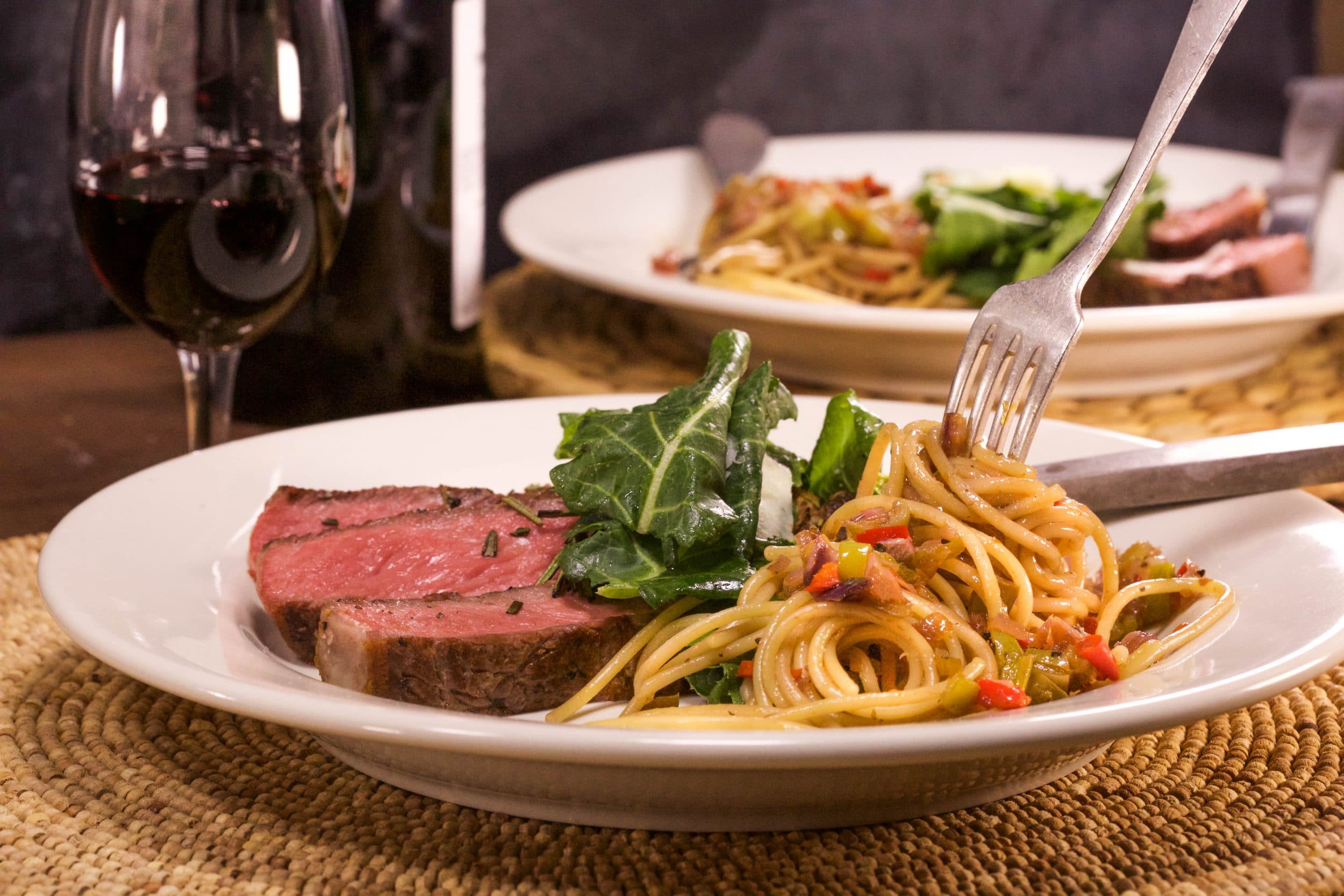 Sliced Steak and Spaghetti with Pepper Sauce