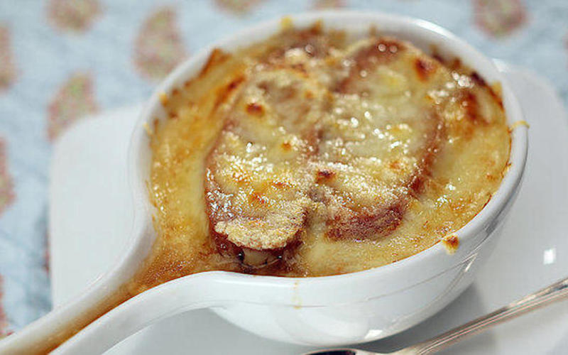 Soupe a l'oignon gratinee
